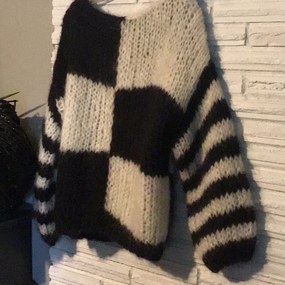 Maiami basic sweater, made in Italy.